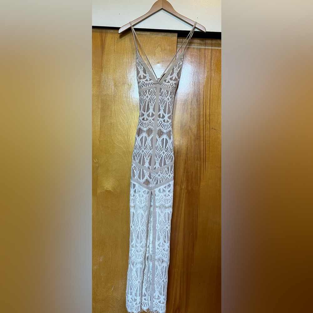Chic Lace Patterned Maxi Dress, Built-in 3/4 length liner in Cream, size M.